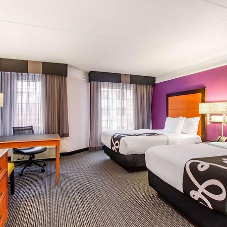 Отель La Quinta By Wyndham Raleigh Durham Intl Ap Моррисвилл Экстерьер фото