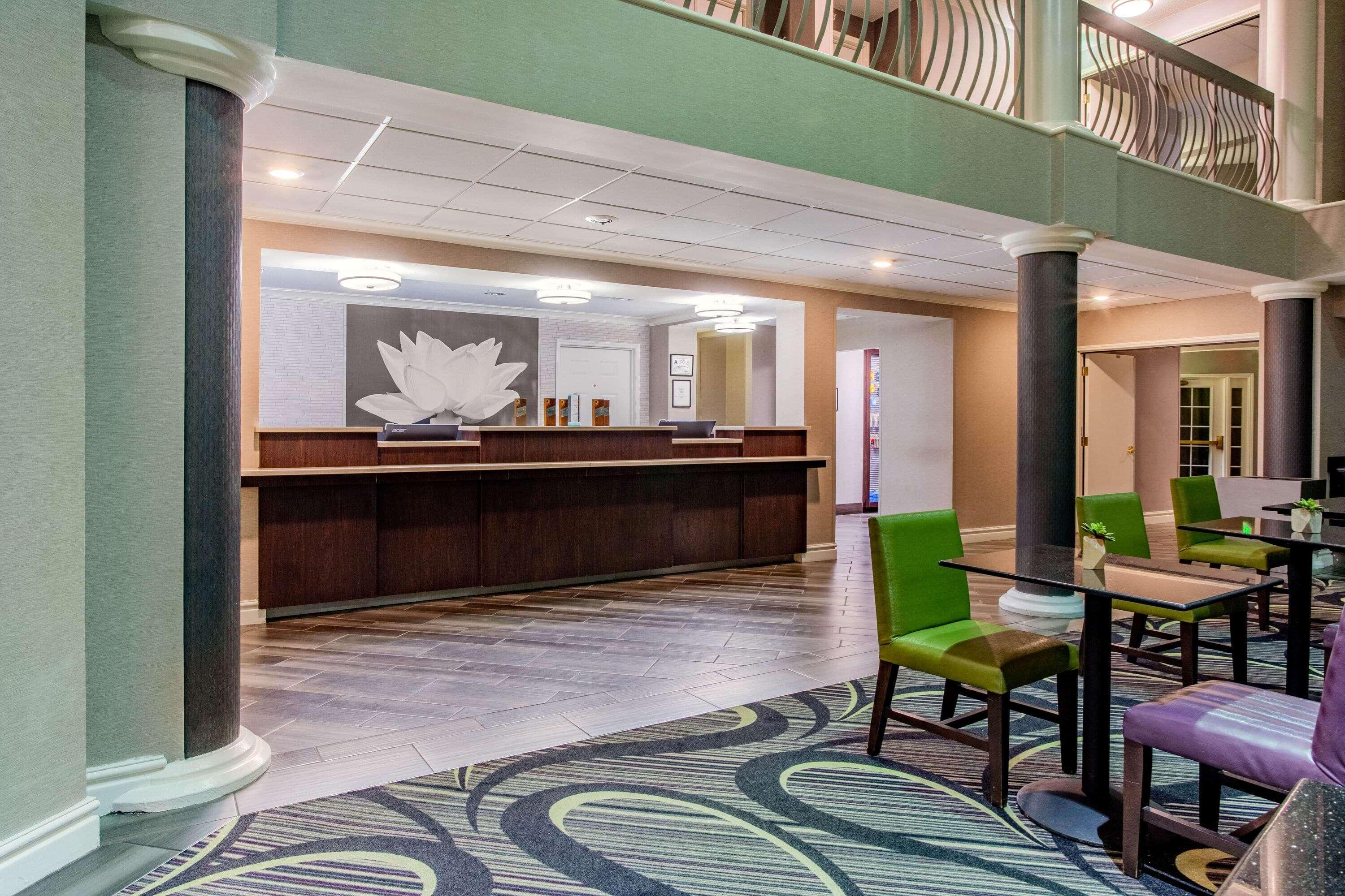 Отель La Quinta By Wyndham Raleigh Durham Intl Ap Моррисвилл Экстерьер фото