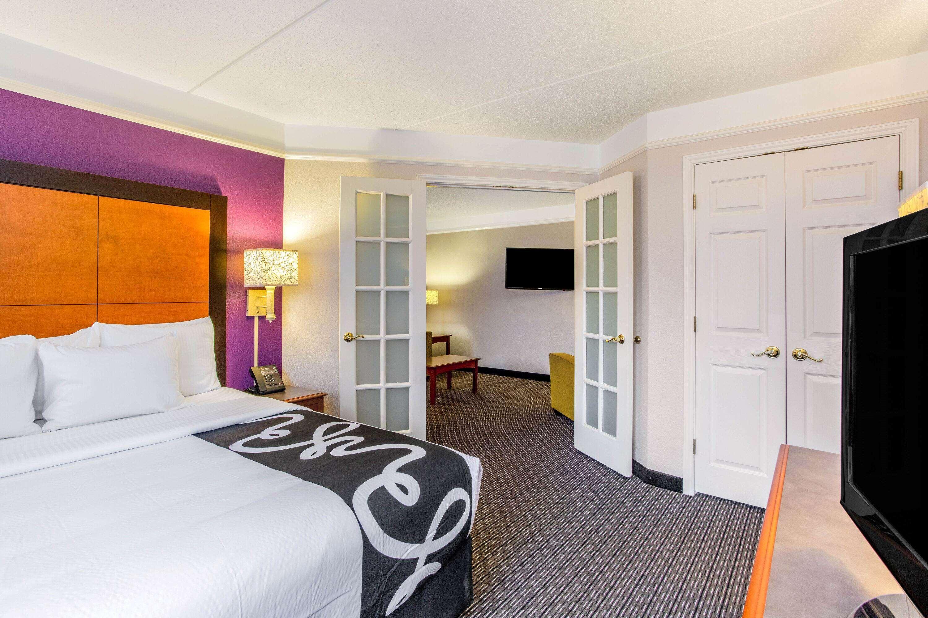 Отель La Quinta By Wyndham Raleigh Durham Intl Ap Моррисвилл Экстерьер фото