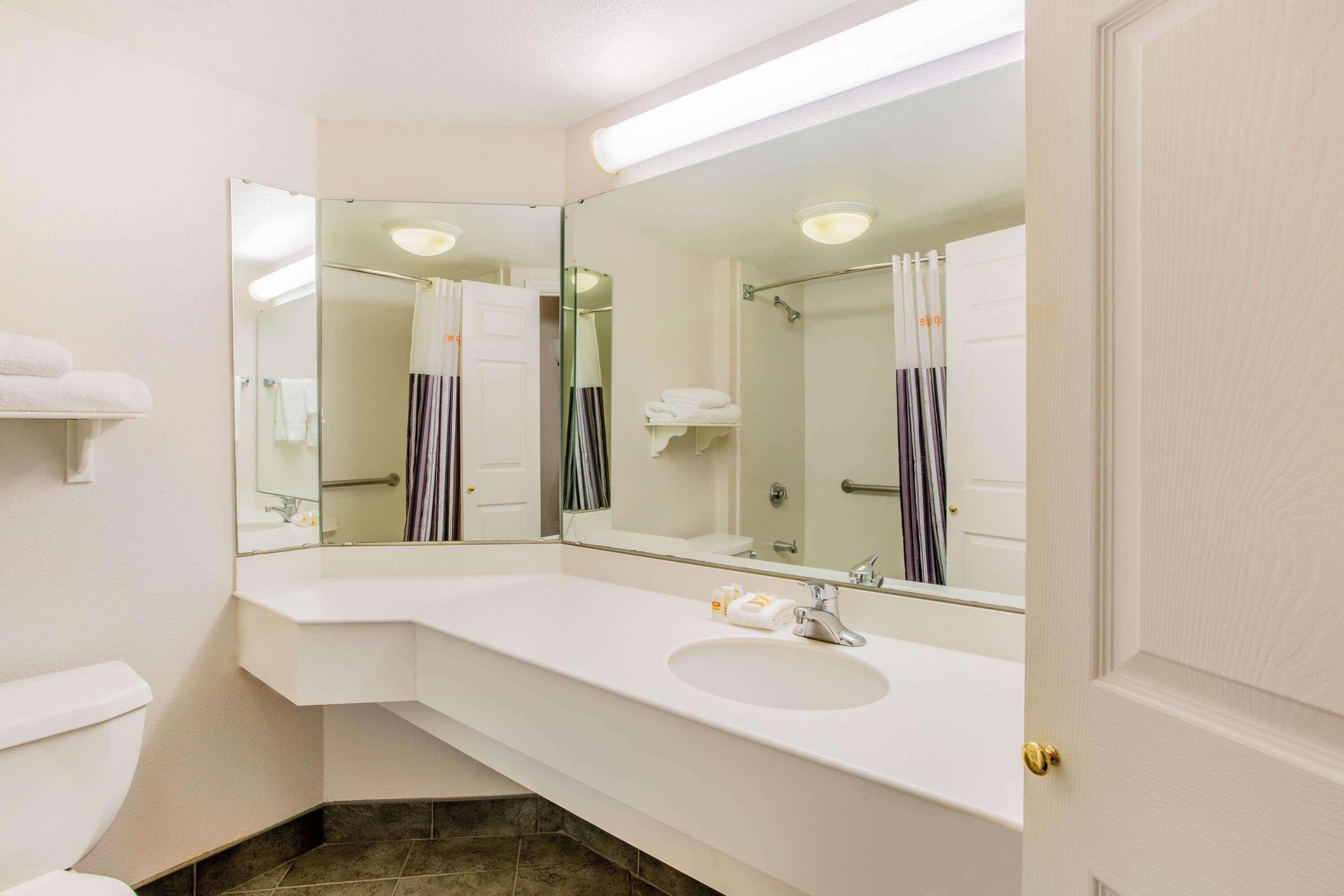 Отель La Quinta By Wyndham Raleigh Durham Intl Ap Моррисвилл Экстерьер фото