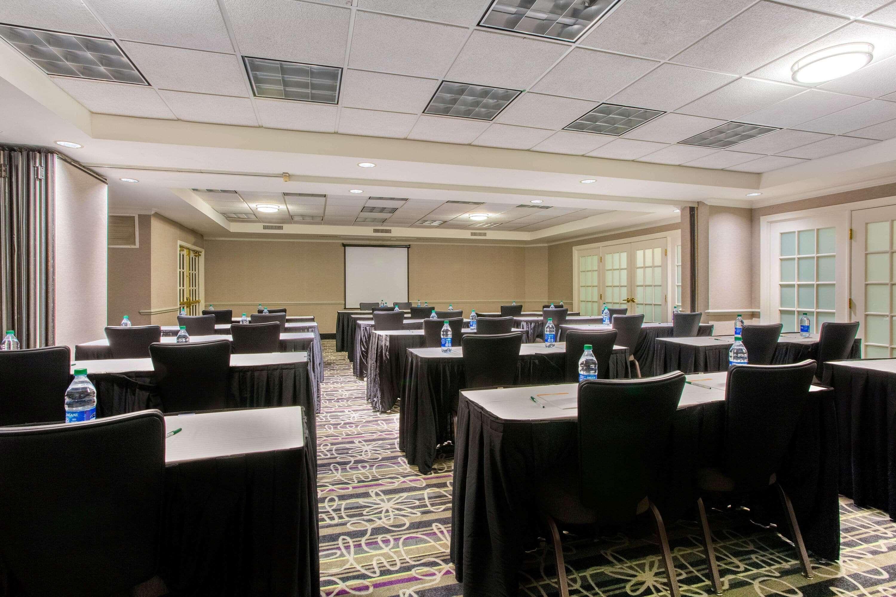 Отель La Quinta By Wyndham Raleigh Durham Intl Ap Моррисвилл Экстерьер фото