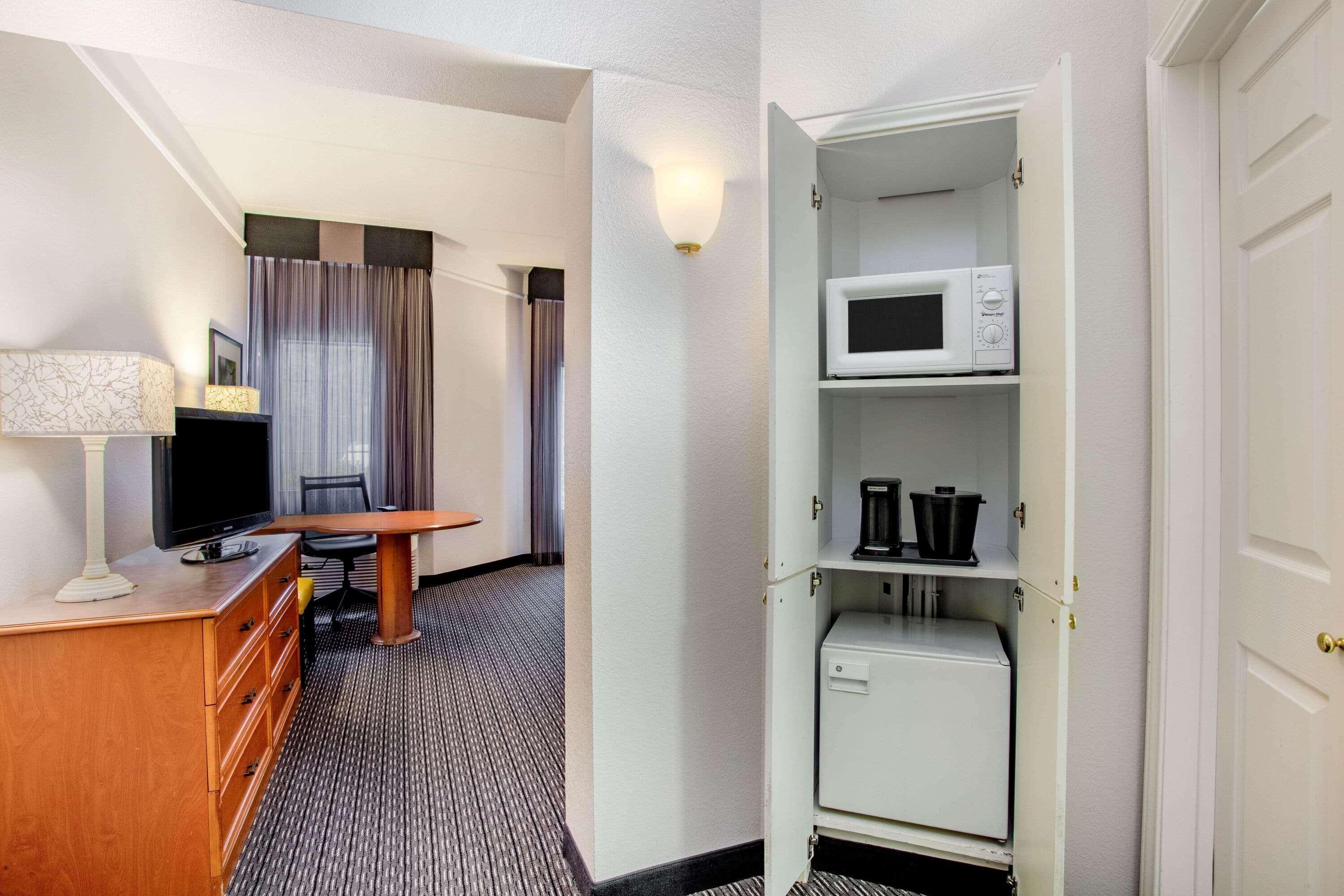 Отель La Quinta By Wyndham Raleigh Durham Intl Ap Моррисвилл Экстерьер фото