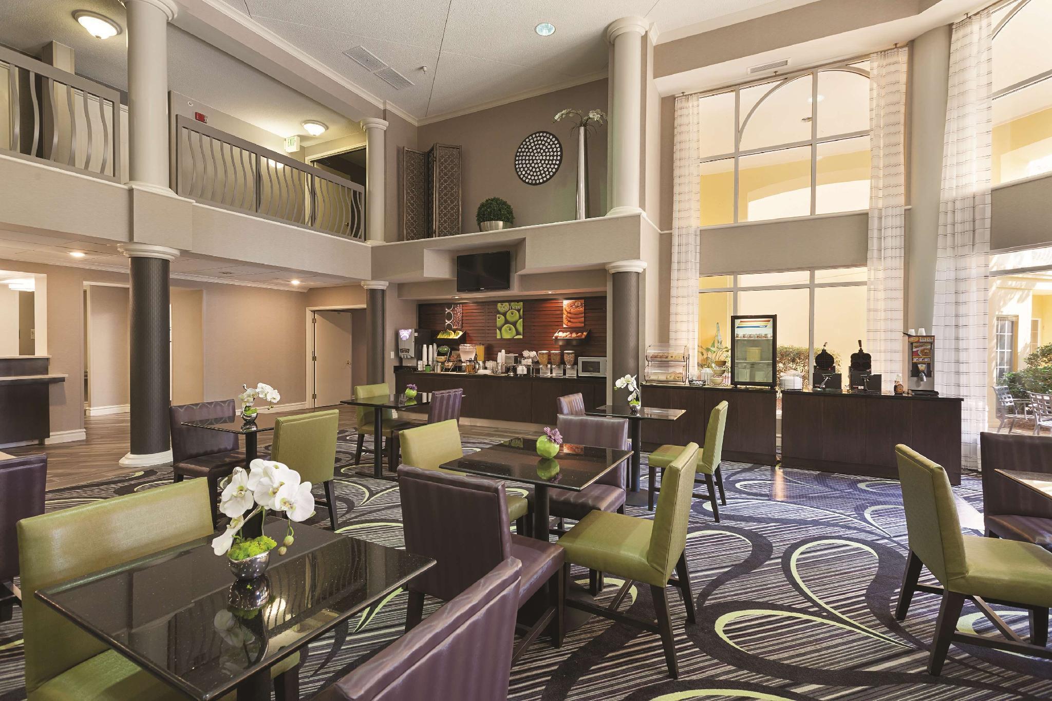 Отель La Quinta By Wyndham Raleigh Durham Intl Ap Моррисвилл Экстерьер фото