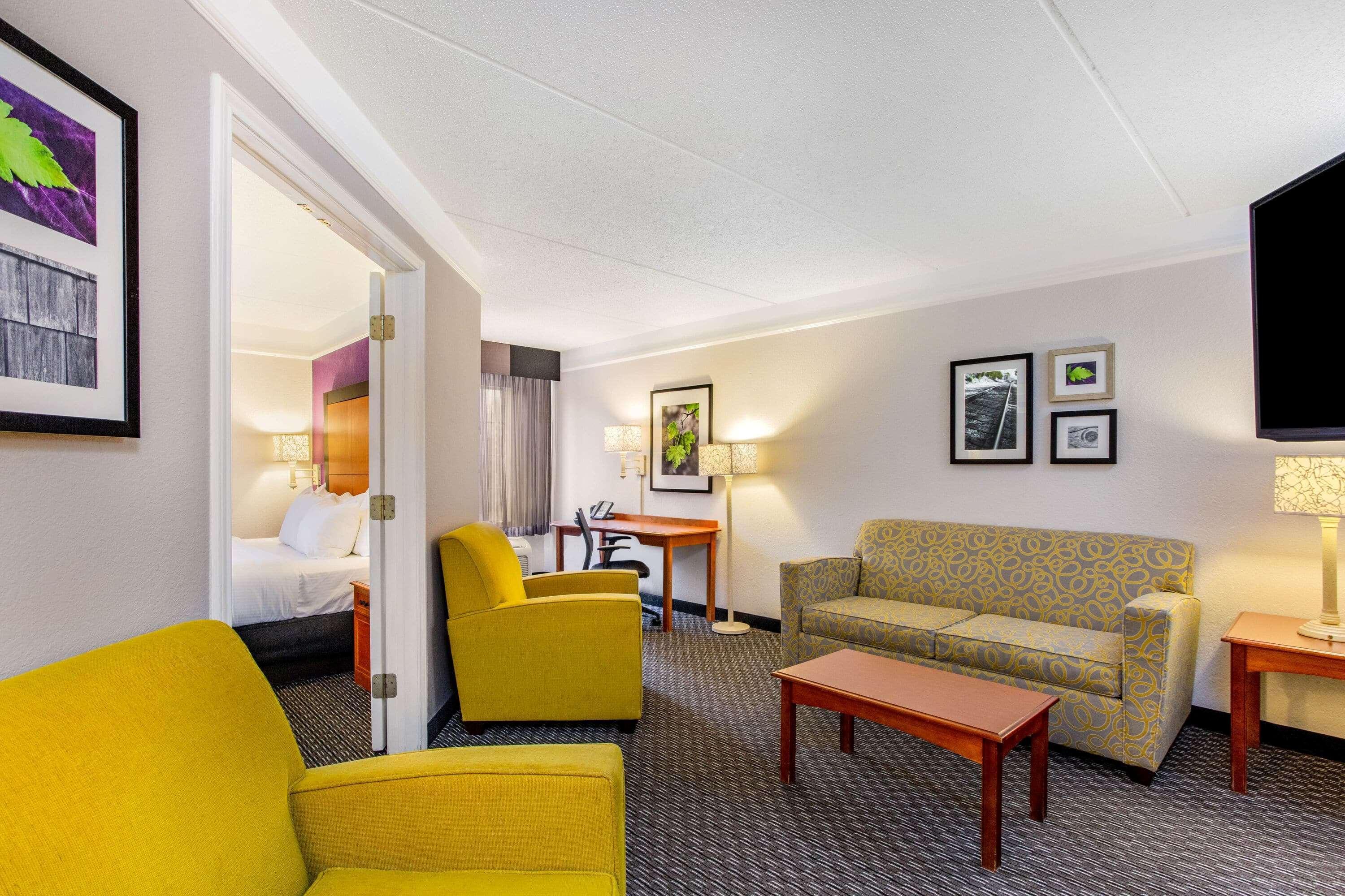 Отель La Quinta By Wyndham Raleigh Durham Intl Ap Моррисвилл Экстерьер фото