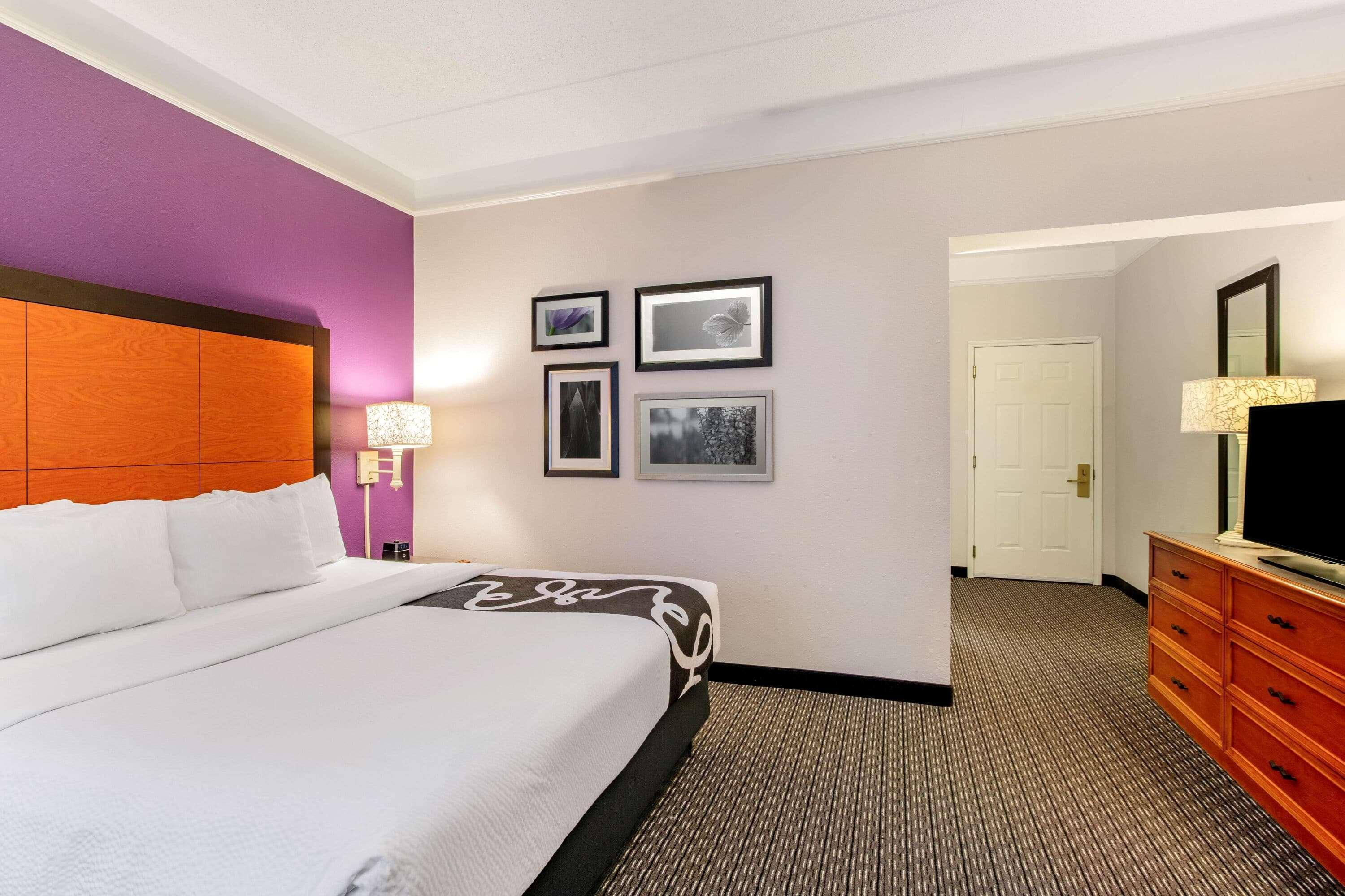 Отель La Quinta By Wyndham Raleigh Durham Intl Ap Моррисвилл Экстерьер фото