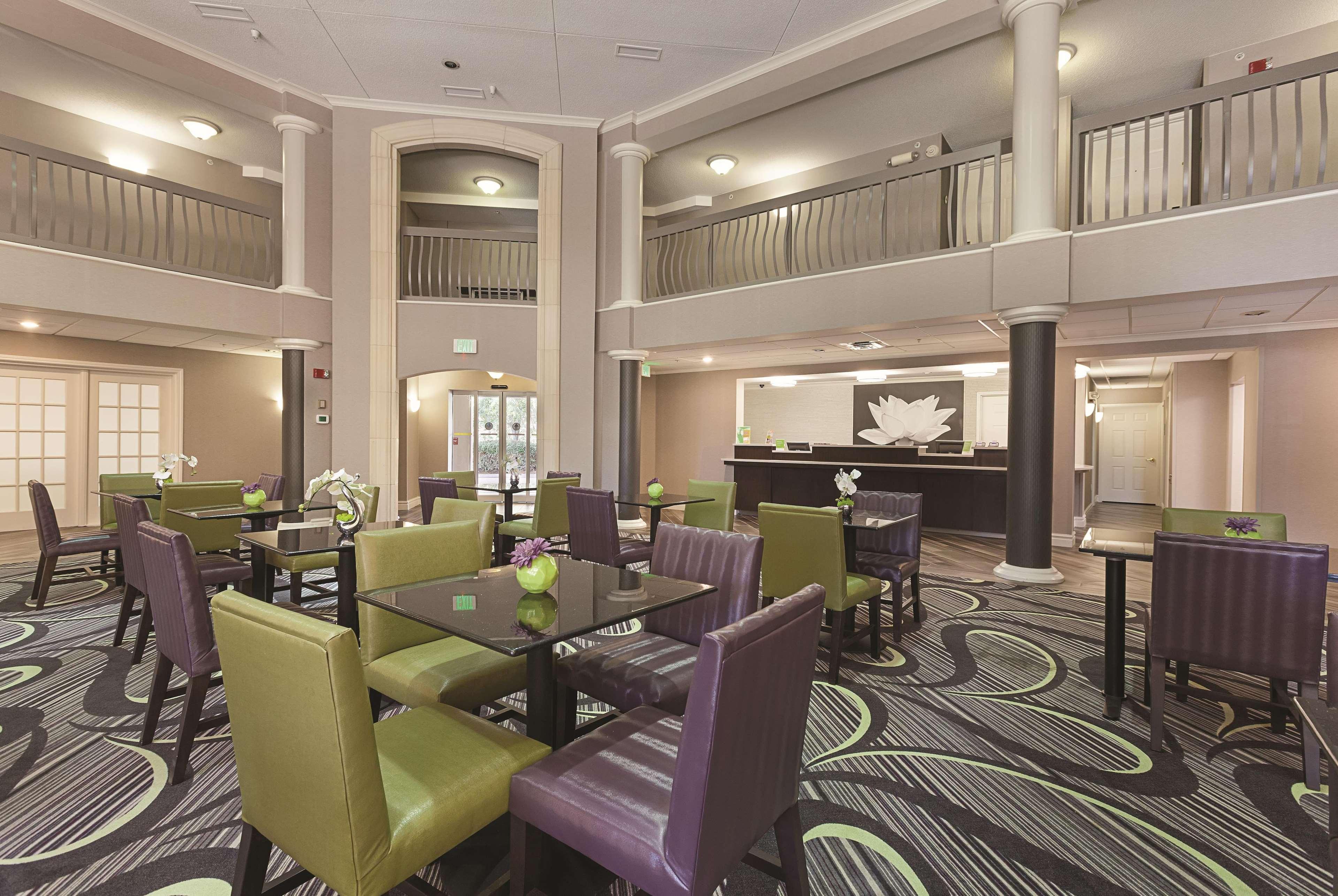 Отель La Quinta By Wyndham Raleigh Durham Intl Ap Моррисвилл Экстерьер фото