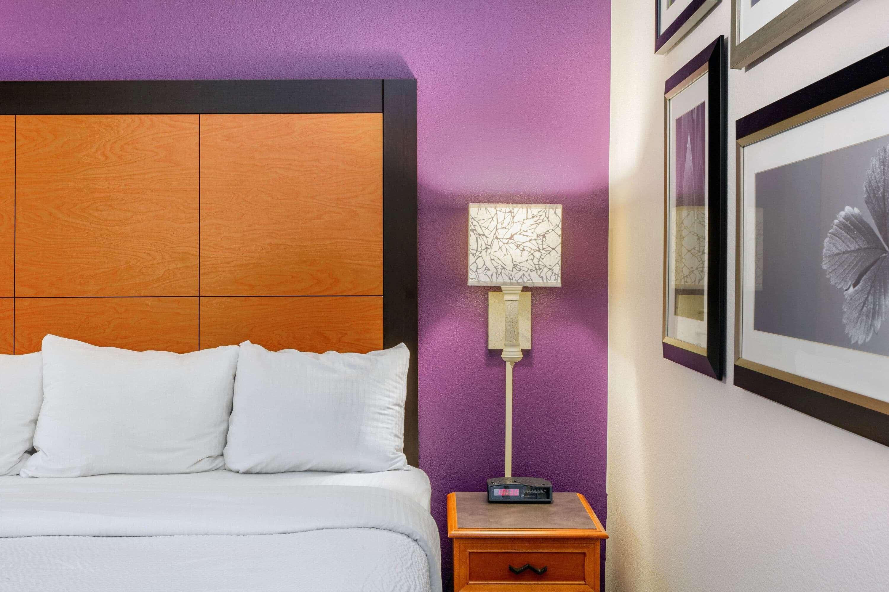 Отель La Quinta By Wyndham Raleigh Durham Intl Ap Моррисвилл Экстерьер фото