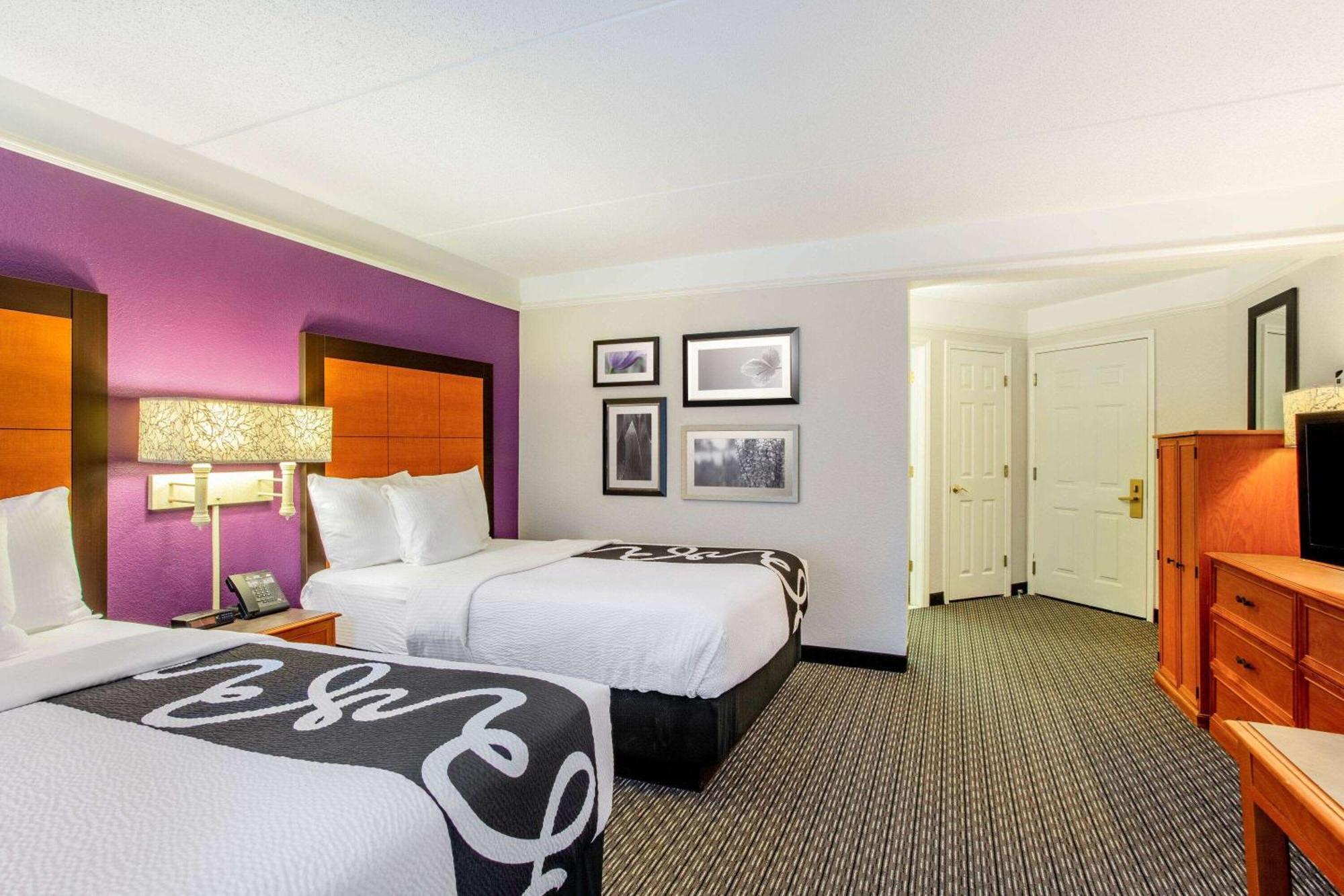 Отель La Quinta By Wyndham Raleigh Durham Intl Ap Моррисвилл Экстерьер фото