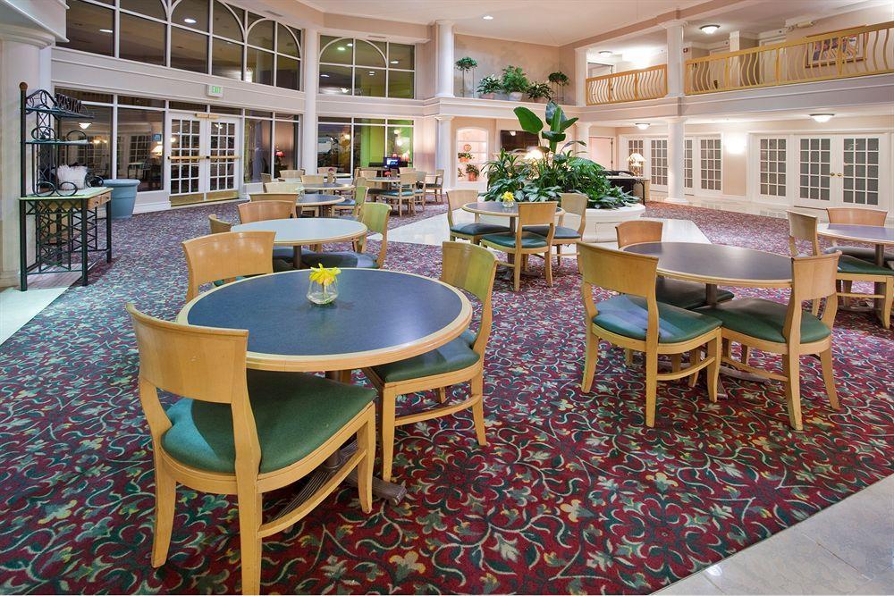 Отель La Quinta By Wyndham Raleigh Durham Intl Ap Моррисвилл Экстерьер фото