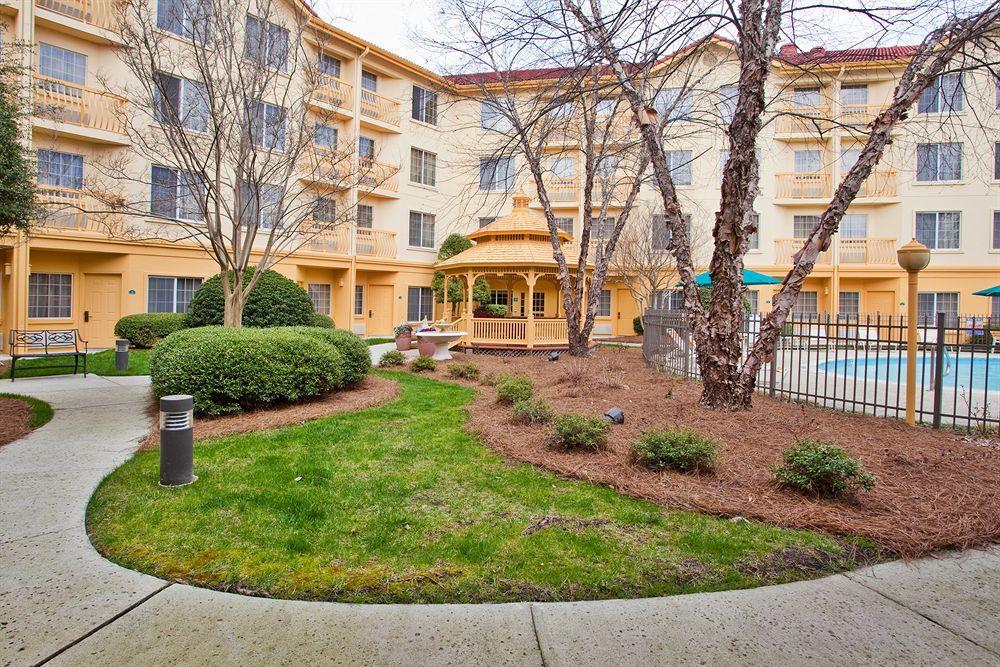 Отель La Quinta By Wyndham Raleigh Durham Intl Ap Моррисвилл Экстерьер фото